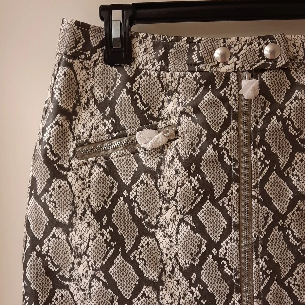 🥳HP🥳 NWT, Blank NYC Break Away Snake Print Skirt